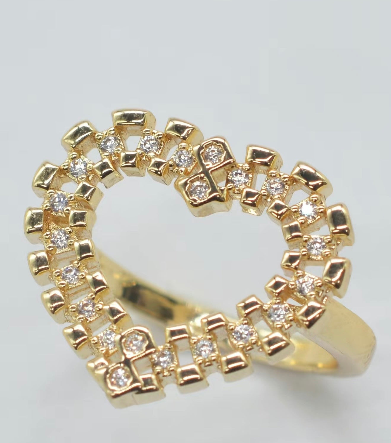 Zircon heart chain ring